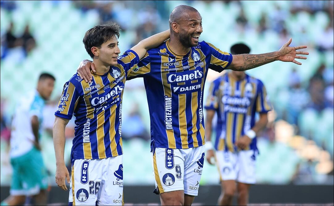 Atlético San Luis humilló al Santos Laguna con doblete de Joao Pedro y lo hundió más en su crisis / FOTO: Imago7