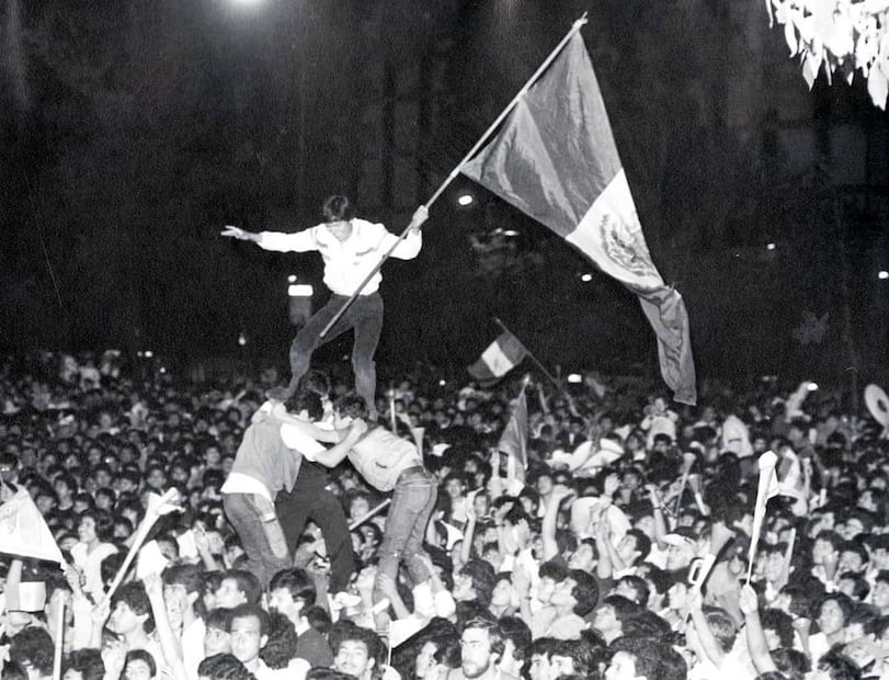 Festejos de aficionados mexicanos tras el encuentro de la selección nacional contra Paraguay, el 7 de junio de 1986. Dada la efusividad de las celebraciones, las autoridades pusieron "sitios de sana diversión". Foto: Archivo EL UNIVERSAL.