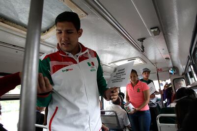 Pugilistas mexicanos realizan boteo para recaudar fondos