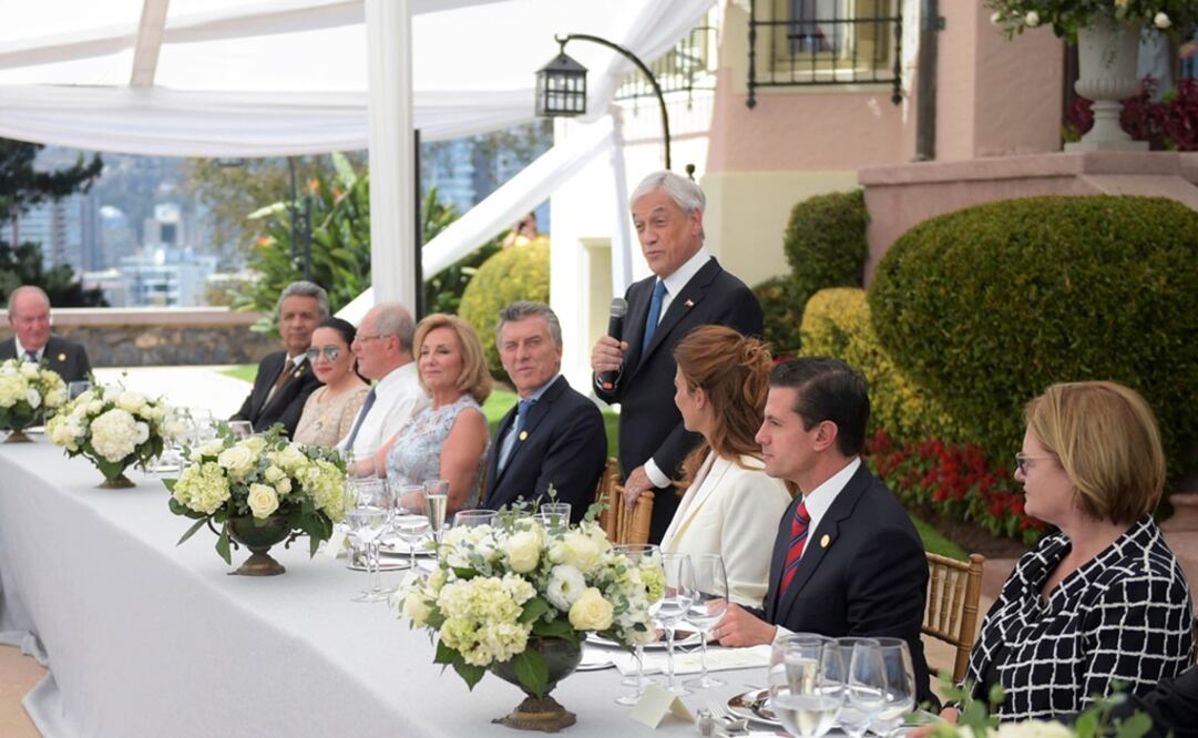 Peña Nieto en el almuerzo que en honor de los Jefes de Estado y de Gobierno ofreció Sebastián Piñera, en el Palacio Cerro Castillo. FOTO: Presidencia