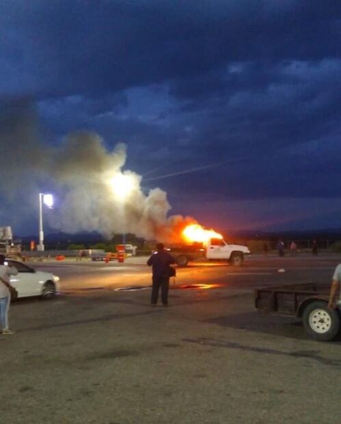 Incendian edificios y vehículos oficiales en centro sur de Chihuahua por conflicto con Conagua