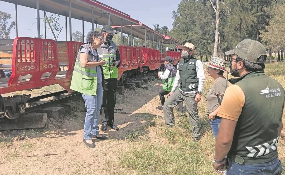 Myriam Urzúa, titular de Gestión Integral de Riesgos y Protección Civil, acudió a la zona para atender a las personas afectadas. También llegó Marina Robles, de Sedema. Foto: Especial