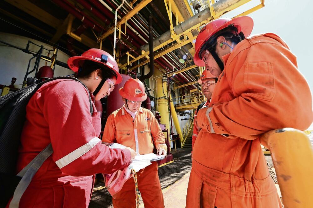 El talón de Aquiles de las finanzas públicas de México va a ser el precio del petróleo pues no se van a contar con ingresos para pagar pensiones, opinan (ARCHIVO EL UNIVERSAL)