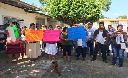 Padres de familia corren a maestros de comunidad en Oaxaca