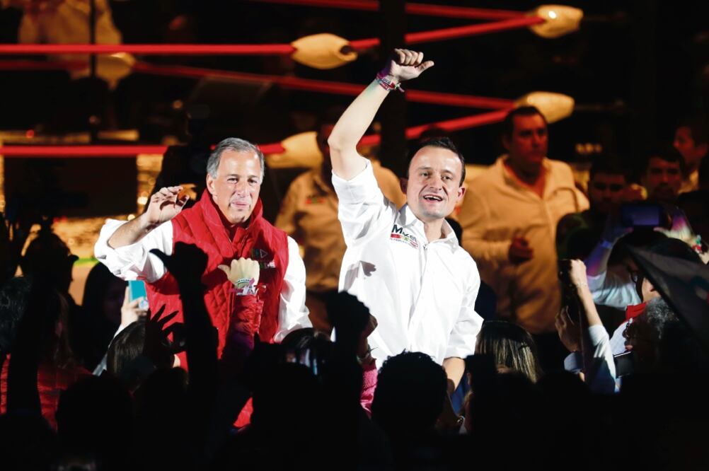 Durante el cierre de campaña, en el recinto del Palacio de los Deportes, el abanderado presidencial del PRI, José Antonio Meade, brindó su respaldo y compañía al candidato del tricolor a la jefatura de Gobierno, Mikel Arriola (IRVIN OLIVARES. EL UNIVERSA)