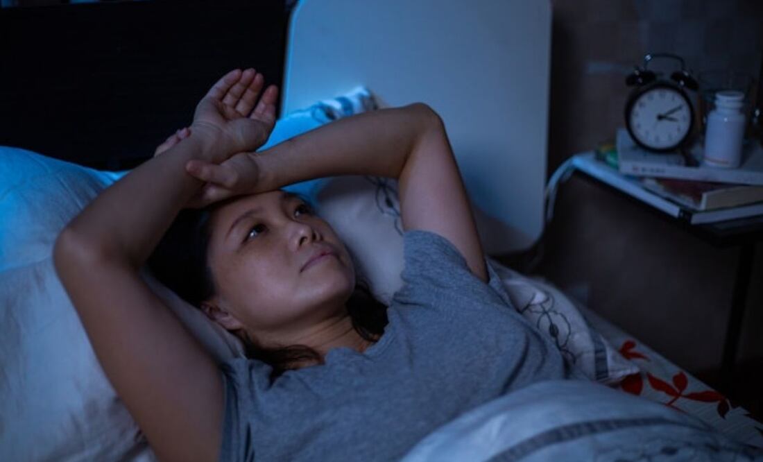 Los peligros de mantenerse despierto más allá de la medianoche. Fuente: Freepik.