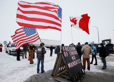 Usamos "sustancias químicas" contra manifestantes "agresivos", dice policía canadiense