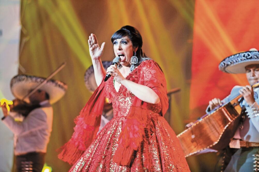 Regina Orozco muy comprometida con la comunidad LGBT.  Foto:EL UNIVERSAL. 