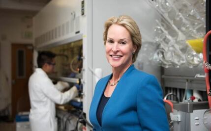 Por qué la premio Nobel Frances Arnold tuvo que retractar su último estudio