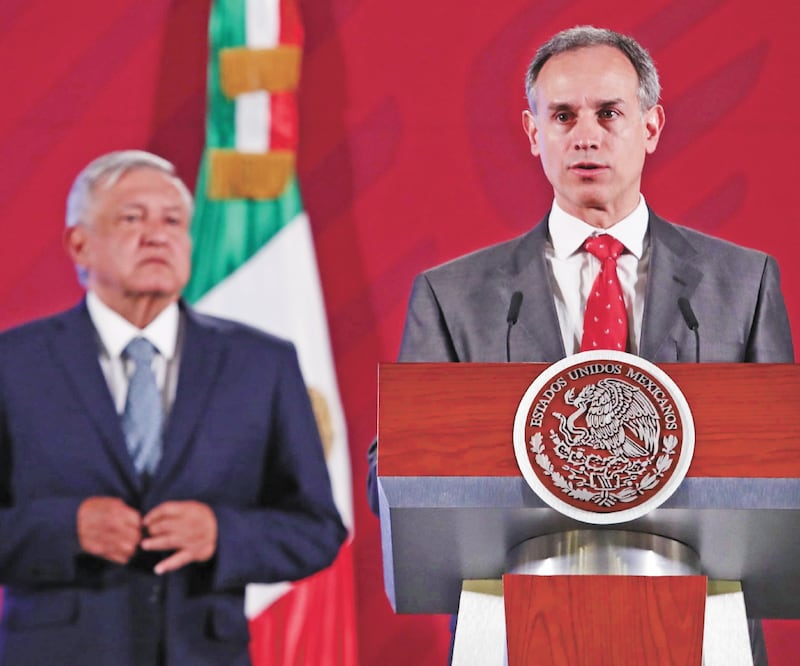 El subsecretario de Salud, Hugo López-Gatell, dijo que el Presidente goza de buena salud y no es una persona de especial riesgo. Foto: DIEGO SIMÓN. EL UNIVERSAL