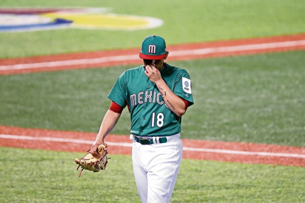 Roberto Osuna no pudo sacar un solo out (JOSÉ MÉNDEZ. EFE)