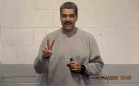 Nicolás Maduro publica fotografías dentro de la cárcel en EU; "estamos firmes, con el corazón lleno de amor", dice