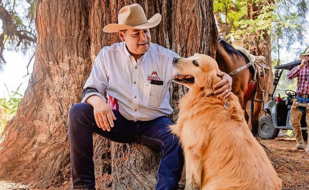 Durante su campaña y en recorridos por Puebla, Alejandro Armenta estuvo acompañado por su mascota. Foto: Especial