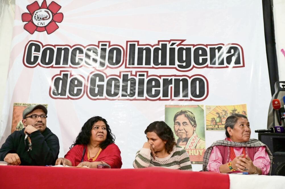 Los concejales purépechas, Juan Bobadillo, María Macario Salvador, Marisel a Mejía Pérez y Magdalena García hablaron del estado de salud de Marichuy. (VALENTE ROSAS. EL UNIVERSAL)