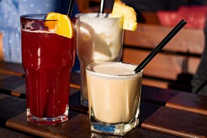 Bebidas veraniegas con más calorías