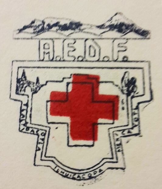 Primer logo del Socorro Alpino, 1948, con la cruz de color rojo y las siglas de la Asociación de Excursionismo del DF. Tras una reclamación de la Cruz Roja, el distintivo cambió a azul. Foto: ESPECIAL/Cortesía Enrique Chávez Poupard.