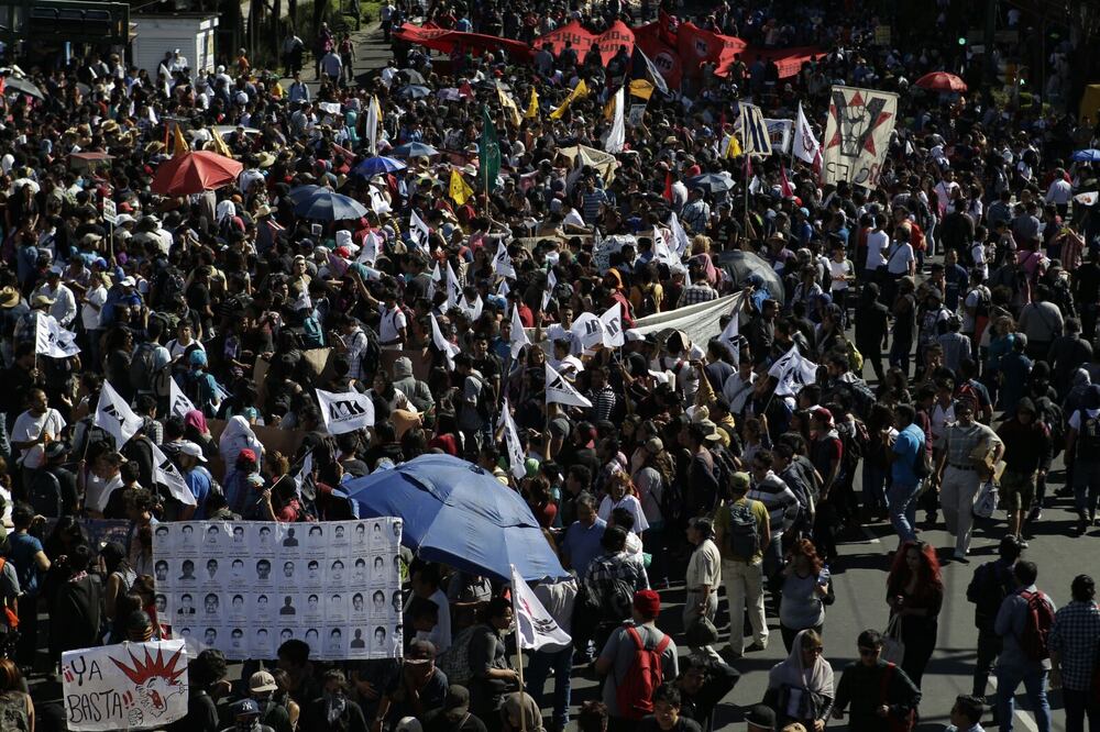 Contingentes llegaron a Tlatelolco para participar en la marcha (Adrián Hernández / EL UNIVERSAL)