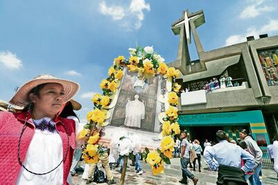 Abarrotan la Basílica 70 mil queretanos 