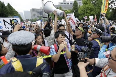 Miles protestan en Tokio contra leyes de Defensa