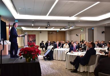 Meade se reúne con inversionistas en Canadá