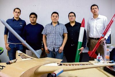 Egresados del IPN prueban cohetes