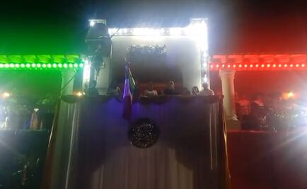 Alcalde dio el Grito vía telefónica... ¡desde la cárcel!