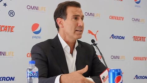 Chivas sufre para armar su equipo