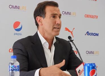 Chivas sufre para armar su equipo