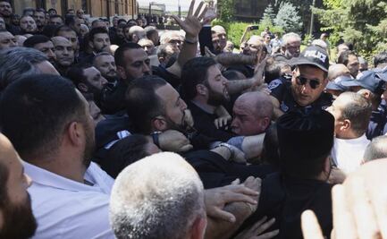 Armenia arresta a importante clérigo; lo acusan de incitar al derrocamiento del primer ministro