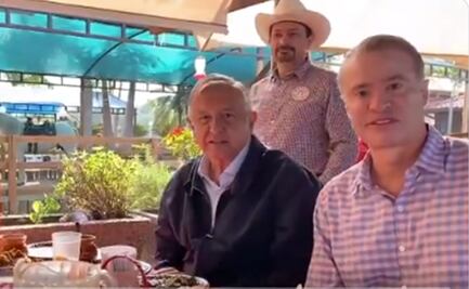 Desayuna AMLO hígado encebollado y tamales de elote en Culiacán