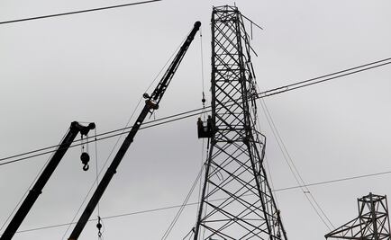 Gobernador de Puerto Rico cancela contrato eléctrico con empresa