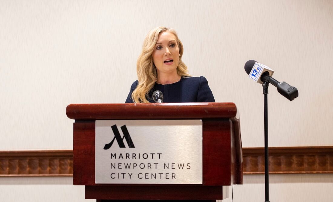 La abogada Diane Toscano, que representa a Abigail Zwerner, la maestra de Newport News que recibió un disparo de un estudiante. Foto: AP