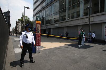 Acordonan calle Madero por Covid-19; buscan evitar flujo de peatones