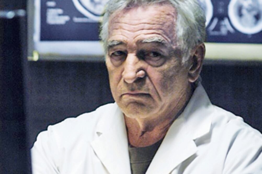 Recientemente apareció en series como Smallville y The Flash (ESPECIAL)