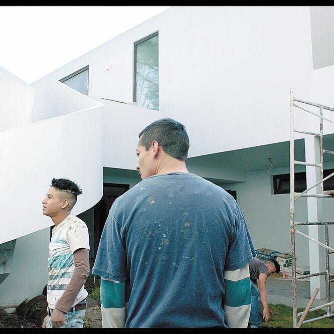 Un grupo de albañiles decide apropiarse de una casa que construyó. CORTESÍA DAVID ZONANA