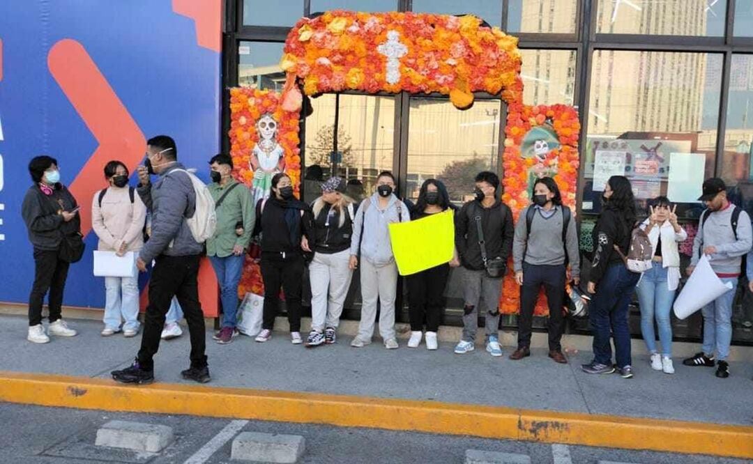 Estudiantes de la UTC protestan por segundo día contra cobros extras; alumnos bloquean vialidades en Miguel Hidalgo. Foto: Especial