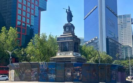 Previo al 8M en CDMX; Colocan vallas metálicas en comercios y monumentos