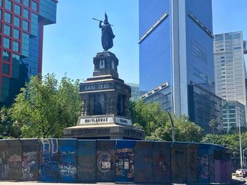 Previo al 8M en CDMX; Colocan vallas metálicas en comercios y monumentos