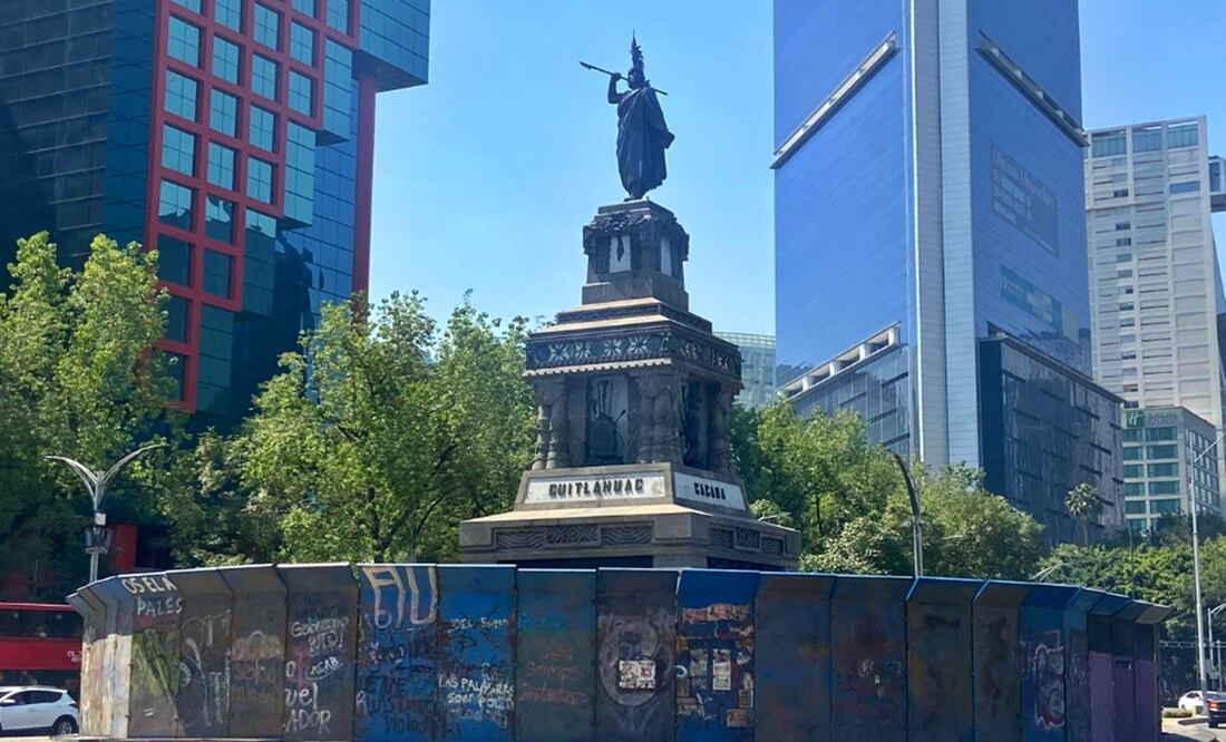 Vallas metálicas fueron colocadas en negocios, hoteles y centros comerciales que se ubican sobre Paseo de la Reforma. Foto: Juan Carlos Williams / EL UNIVERSAL