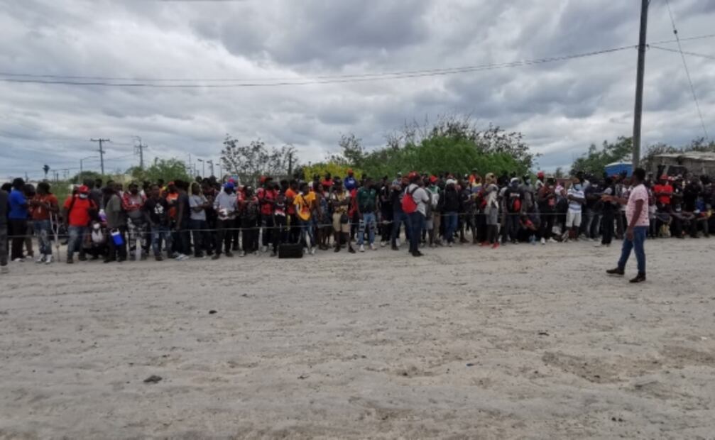 Cientos de migrantes se amotinan en albergue de Reynosa, Tamaulipas