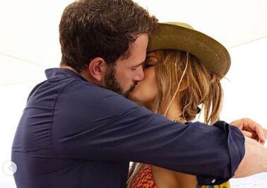 JLo hace oficial su relación con Ben Affleck y presume cuerpazo a sus 52 años