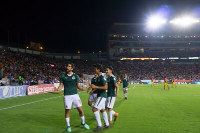 Doblete de Pizarro le da el triunfo a las Chivas