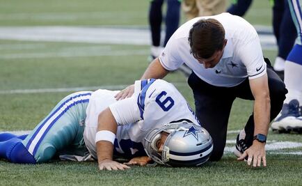 Así fue el golpe que sacó a Tony Romo del partido de pretemporada vs Seattle