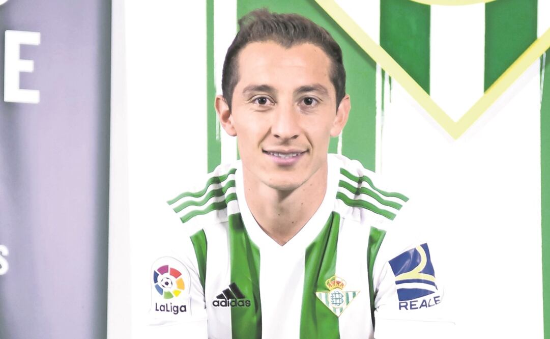 El Principito fue presentado con los verdiblancos y jugará tres temporadas. FOTO: RAUL CARO. EFE