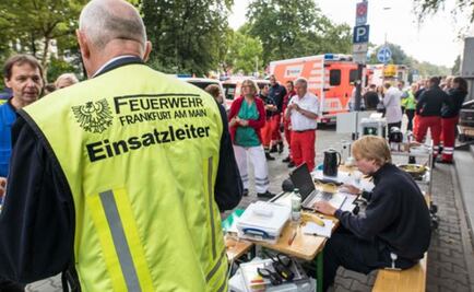Germany: Techs defuse WWII bomb after massive evacuation