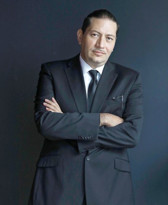 El cineasta colecciona tatuajes en piel y figuras alusivas al terror (IVAN STEPHENS. EL UNIVERSAL)