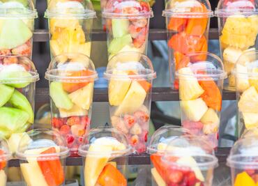 Por qué no debes comprar fruta cortada