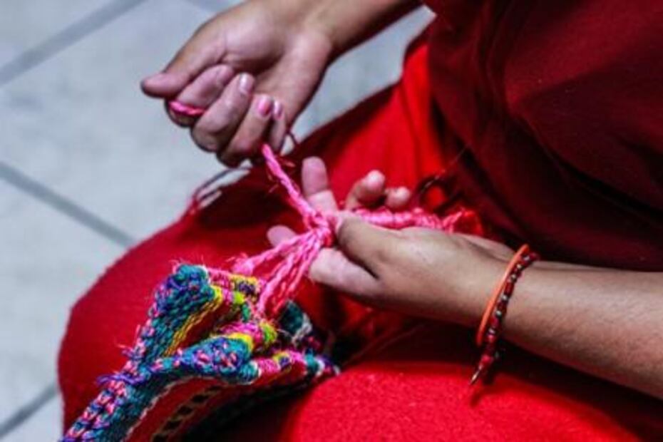 Entre colores y tradición, potosinos tejen futuro con bolsas de ixtle