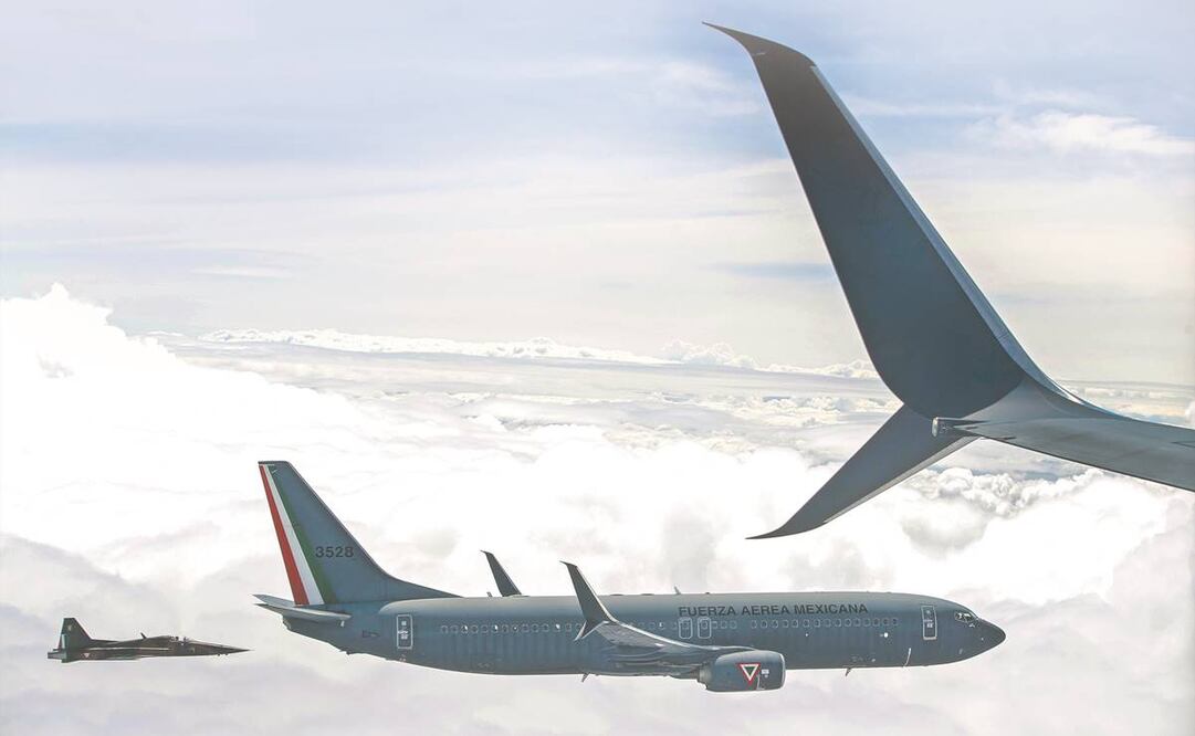 Aviones de la Fuerza Aérea Mexicana participan en la parada aérea que fue parte del Desfile Militar para conmemorar el 210 aniversario de la Independencia de México, en 2020. Foto: ARCHIVO. XINHUA