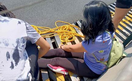 VIDEO: Activista resulta lesionada durante manifestación en Periférico Norte; un conductor no se detuvo y la jaló